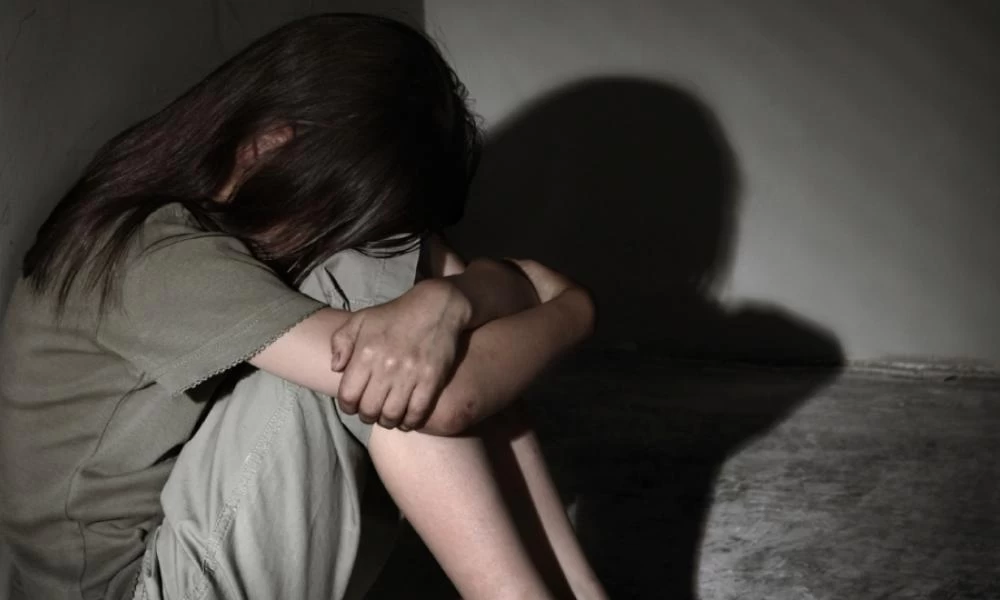 Ινδία: Βίασαν, δολοφόνησαν και πέταξαν σε πηγάδι ένα τρίχρονο κοριτσάκι